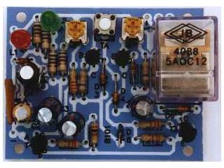 B101 - Ajastettu rele. Esim. hälytyslaitteeseen. Kytkentäviive ja pitoaika säädettävissä ( 2..15/ 8..30s ). Käyttöjännite 12V.