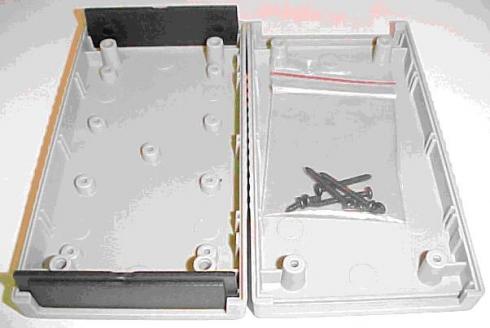 G107 - LAITEKOTELO 150x80x30mm harmaa, musta