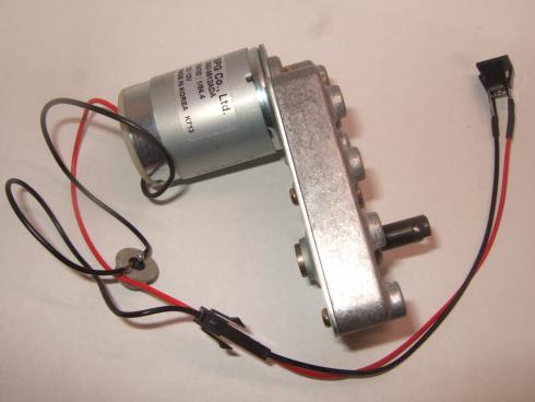 DGO-3512ADA 2. - 5..12VDC. Vaihteistomoottori 27 ---33 rpm. Ilman kampea, asentokytkimellä.