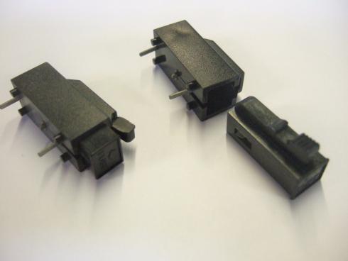 Sulakepesä, suojattu - Sulakepesä piirilevylle, 5x20mm sulakkeelle, kiinnitysrasteri n. 20mm