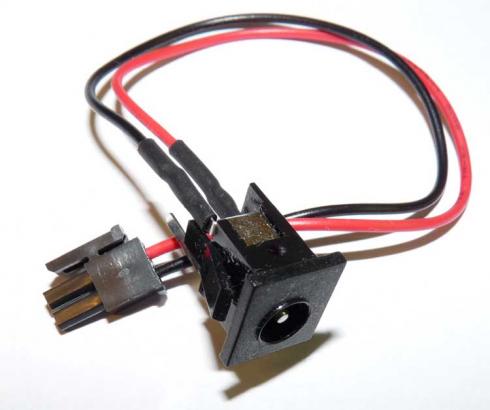 DC-välijohto DGO - DC runkoliitin (2.1x5.5mm toisessa päässä 2-nap liitin (sopii moottoriin DG0-3512 ADA)