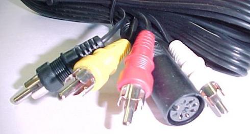 DIN5/ 4xRCA - DIN-5 naaras/ 4xRCA-uros. Pituus n. 1.5m