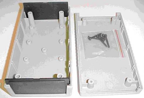 G106 - LAITEKOTELO 150x80x45mm harmaa, musta