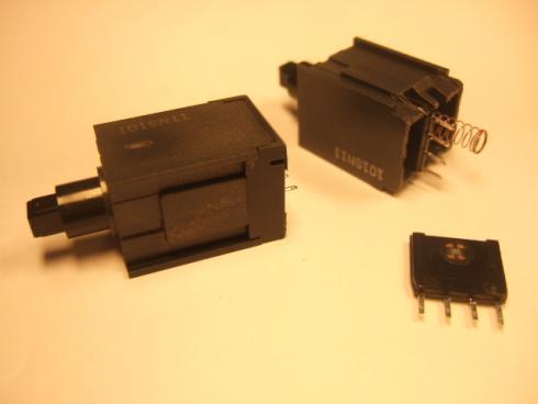 101SN11 - Kytkin hall-anturilla.