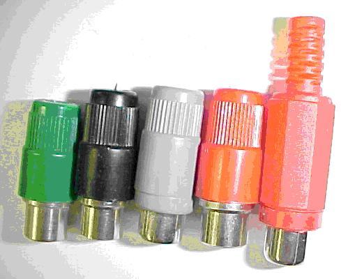 RCA10. Red - RCA-jatkoliitin taivutusuojalla, punainen.