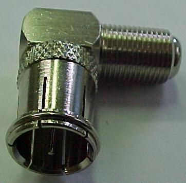 F-UROS/F-NAARAS - Kulma-adapteri F-liittimelle. Urospuolella painettava pikaliitäntä- versio.