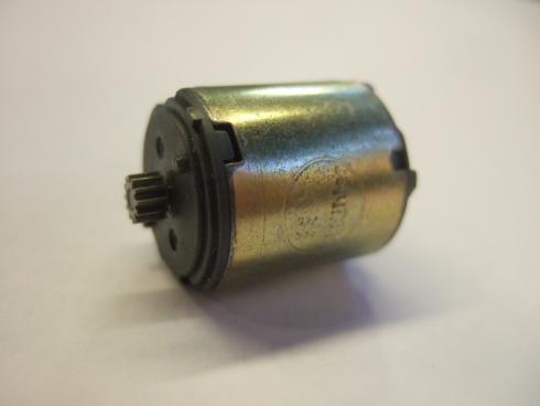 Bühler DC-moottori "9238" - Käyttöjännite n. 1.5 - 3 VDC.