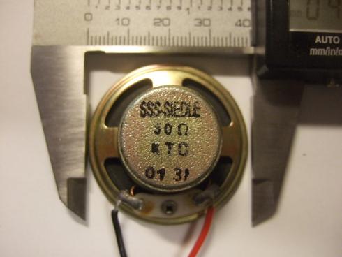 SSS-0131 - Pienoiskaiutin 40mm/50 ohm, tehonkesto n. 1W.
