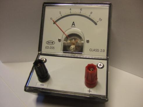 SEW ED-205/ DC-10A - DC taulumittari 10A, pöytämalli. Naparuuvi/banaaniliittimet.