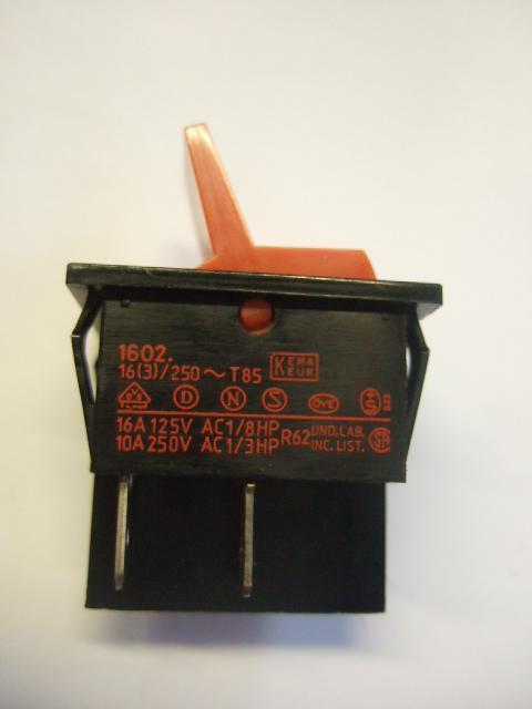 Marquardt 1602 - Keinukytkin 16 (3) A / 250VAC. Asennus n. 22x27mm