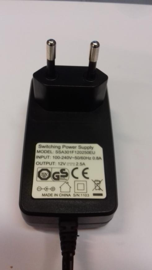 IOCELL Netdisk solo newfast 351 - NAS-VERKKOPALVELIN, Iocell netdisk solo 351 sisältää kaapelit, softan ja virtalähteen (ei sisällä kovalevyä).