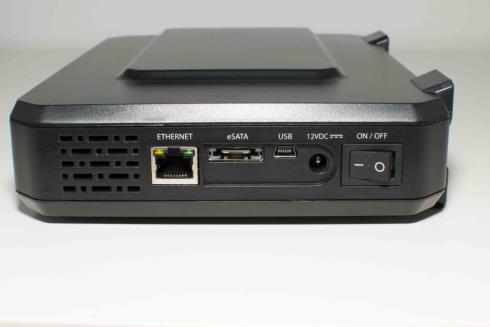 IOCELL Netdisk solo newfast 351 - NAS-VERKKOPALVELIN, Iocell netdisk solo 351 sisältää kaapelit, softan ja virtalähteen (ei sisällä kovalevyä).