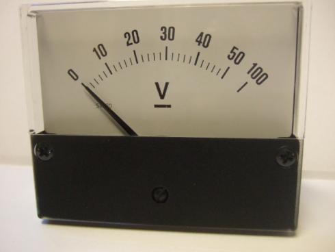 SW-80/ 500uA - DC taulumittari 80X64mm. 500uA, asteikko 0..100 ( V ). Valmistaja Shinohara, Japan.