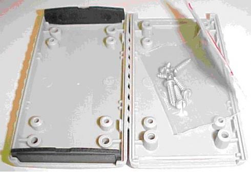 G110 - LAITEKOTELO 90x50x17mm harmaa, musta