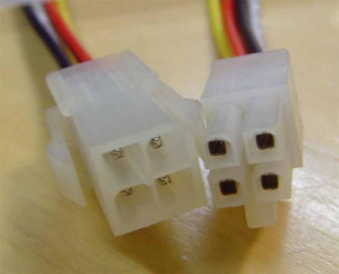 SM-4P - Liitinpari, 4pin uros-naaras.