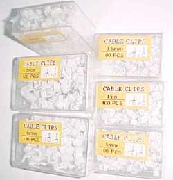 CABLE CLIPS - 4mm PYÖREÄÄN KAAPELIIN 100kpl/pakkaus