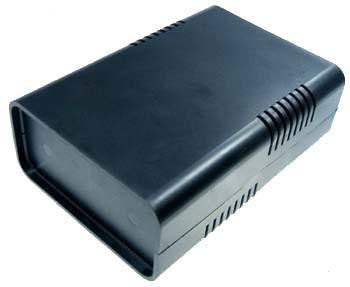 G010B punainen - Kotelo, n. 137x97x48mm. Kuvasta poiketen täysin umpinainen. Irroitettavat päätylevyt.