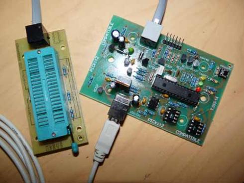 Pickit 2 compatible - Ohjelmointilaite USB-väylään. Nollavoimakanta (40 pin). Mukana CD, USB-kaapeli ja RJ-välikaapeli.