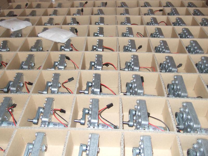 DGO-3512, 10 kpl - Vaihteistomoottori kammella. 12V/ 33rpm. TARJOUSHINTA 10 KPL ! Norm. 15e/ kpl. ILMAN TOIMITUSKULUJA !!