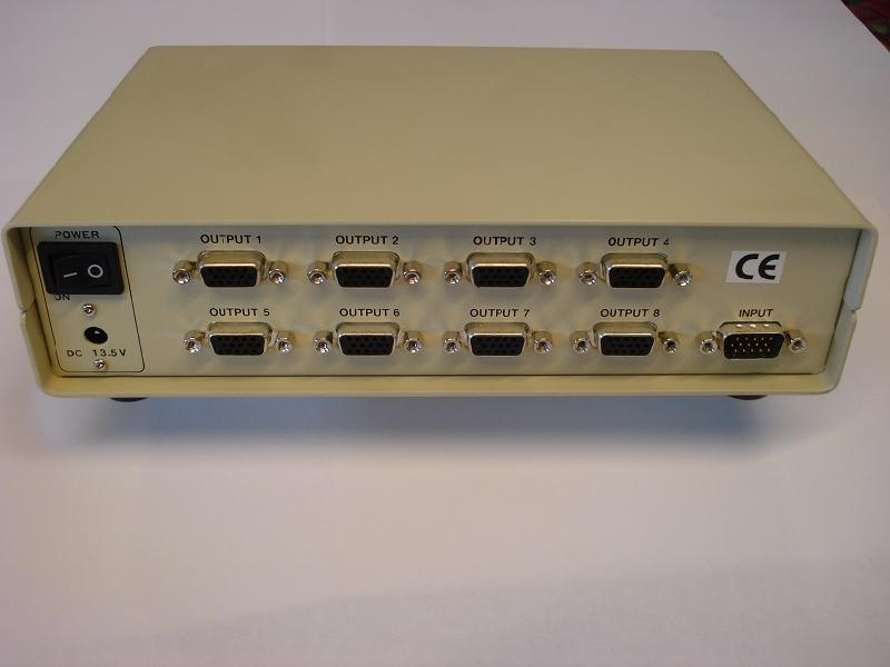 LAITEKOTELO "VGA-splitter" - VGA-jakajana tuote on kelvoton, sopii hyvin laitekoteloksi. Tukeva metallikotelo, mitat n. 22.5x15.5x5.5 cm.