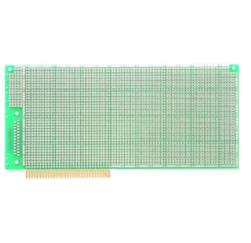 PC-218907 XT-BUS - Kaksipuoleinen lasikuitulevy, kontaktit läpikuparoituja ja tinattuja. Mitat ( ilman liitinosaa ) noin 21.5 x 10 cm.