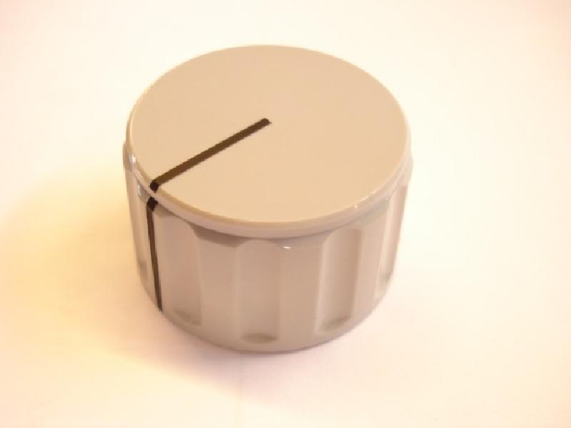 Nuppi 36X21mm - 6mm akselille. Kartiokiinnitys sileille ja uritetuille akseleille. Vaalean harmaa/ musta osoitinviiva.