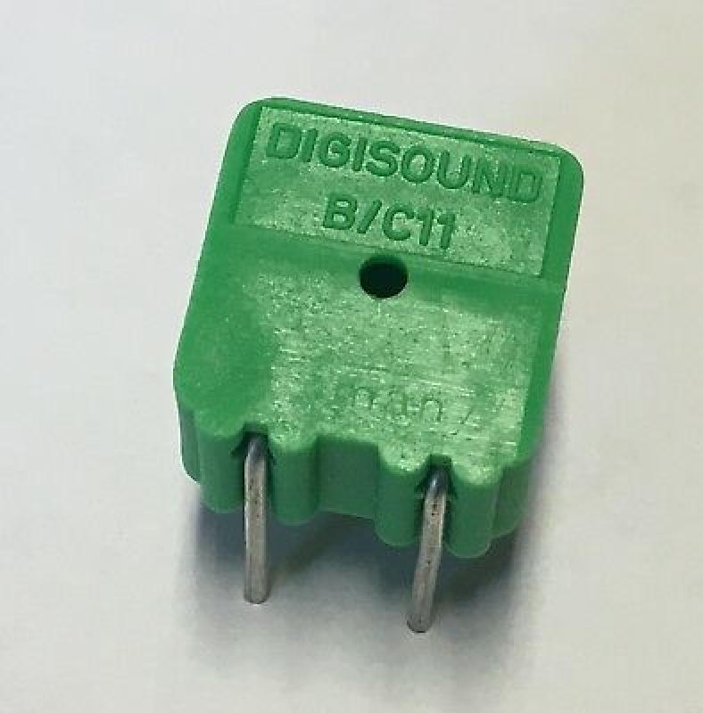 Digisound B/C11 Koteloitu piezoelementti. Mitat n. 15x16x8mm.