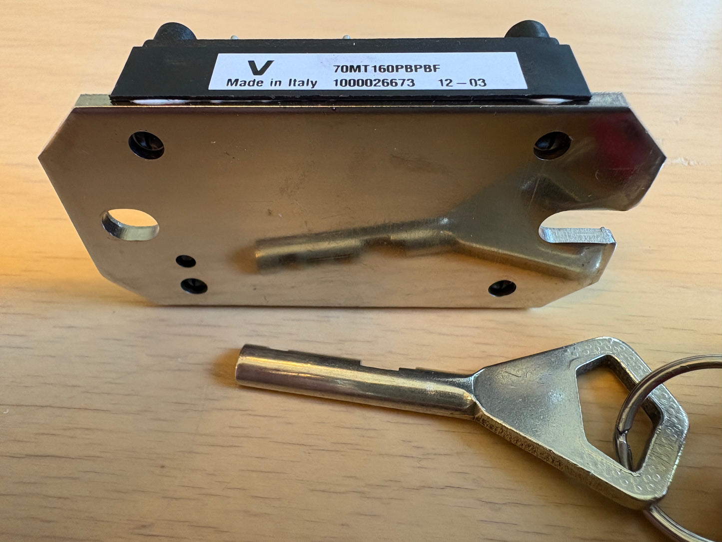 Vishay VS-70MT160P BPBF - Bridge rectifier 3-phase  1.6kV  75A.