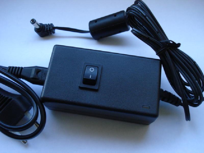 12 VDC 600 mA virtalähde musta